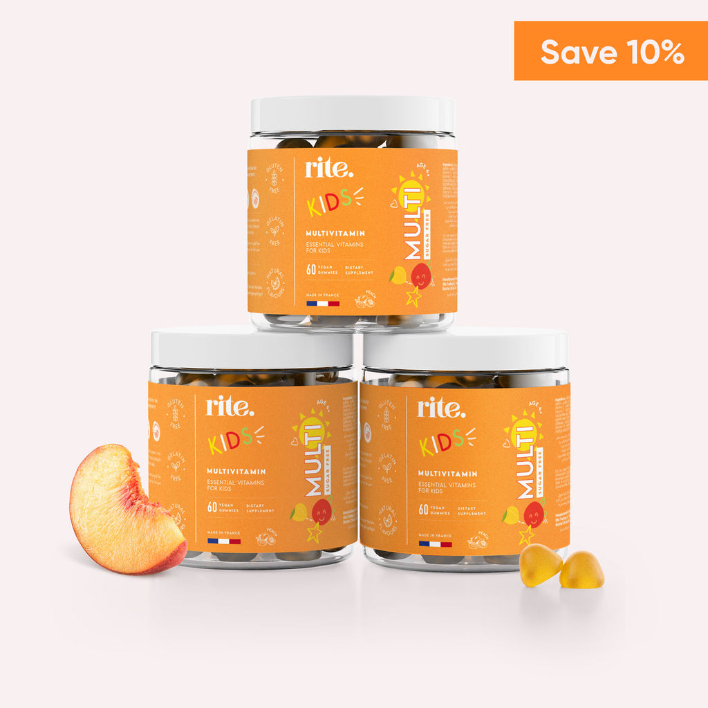 KIDS MULTIVITAMIN VEGAN GUMMIES with peach flavor, essential vitamins for children, in a clear jar with fruit and gummies.